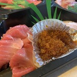 魚楽小川水産 - まぐろ&とびっこ