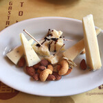 ガストロノミア冨屋 - チーズの盛り合わせ