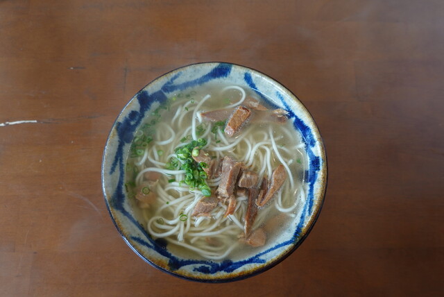 石垣島 八重山そば 薄いなぁ By Whoiskawakami 石垣島料理丸八 イシガキジマリョウリマルハチ 石垣市 沖縄そば 食べログ