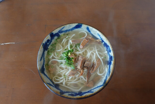 石垣島 八重山そば 薄いなぁ By Whoiskawakami 石垣島料理丸八 イシガキジマリョウリマルハチ 石垣市 沖縄そば 食べログ