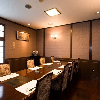 桜　最大12名様
                                          個室料：4,400円
                                          
                                          ※お電話にてお問い合わせください