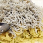 VINSENT - 無限しらすは店員さんが振りかけてくれます。