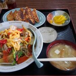 福家食堂 - 中華丼+餃子(8個)
