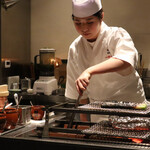 銀座 結絆 - 結絆農園野菜の炭火焼き長葱の１本焼き
      