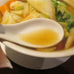 赤門餃子軒 - スープ