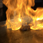 神戸牛 鉄板焼 リオ - フランベで炎が上がります(*^ω^*)