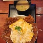 カツ丼とんかつ かつ福 - かつ丼(超特盛)と、とん汁(小)