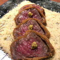 肉料理 KOJIRO - ミスジのカツレツ。粉末はエメンタールチーズです