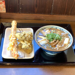 Marugame Seimen - 舞茸天に大きなカニカマ天をチョイスしました(o^^o)