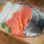 お刺身3種盛り　380円　