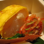 くろぎ - 花見弁当盛り込み  一夜干しした桜鯛の棒寿し 芝海老と桜海老のかき揚げ 菜の花と飯蛸 酒粕とナッツ、シャンパンとさつま芋の団子2