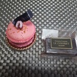 LE COFFRET - マカロンケーキのアマリリスとテリーヌ状の生チョコも最高だった。