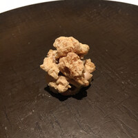 レストランエール - フォアグラと奈良漬けのおかき！お箸で頂きます。