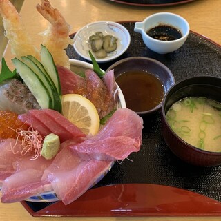 海鮮と陶器の城_0