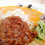 徳島ラーメン奥屋 - 担々麺肉入り(並)