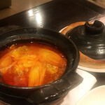 シターラ - 鴨の蒸し煮カレー      2700 ネギの下にたくさん鴨が隠れいる。蓋にナン：）