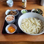 うどん屋 - 玉子うどん500円消費税込みで～す！