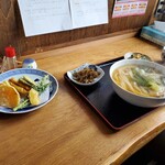 うどん屋 - 奥様オーダーの温かいうどん500円+天ぷら300円もちろん消費税込みで～す！