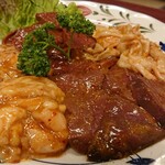 大野屋 - ホルモン盛り合わせ