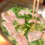 鳥田中 - 七谷地鶏の蒸し煮ですね　鍋も4〜5種類いただいている感覚　全然食べ飽きません