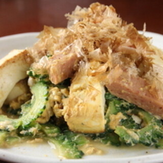 柔らかな豚の角煮、定番のゴーヤちゃんぷるーもございます！