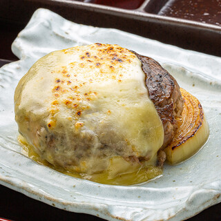 ジューシーで肉汁がたっぷり『牛肉100%ハンバーグセット』