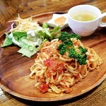 きまぐれカフェ クローバー - ミートソース生パスタ　セットで１１００円