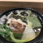 赤坂 菊乃井 - 昼懐石１００００円。新海苔鍋。鯛頭、蕪、九条葱、蓬豆腐、新海苔、あおさ海苔。火の通った鯛がこんなに美味しいなんて（╹◡╹）。さすが明石天然鯛。実力を思い知らされます（╹◡╹）（╹◡╹）