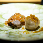 エクアトゥール - 墨烏賊のフリット、 カラスミとライム、  蛤、 ふきの入った雲丹のソース、 海老芋のピューレ