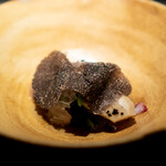 エクアトゥール - 天然の真鯛と筍のミルフィーユ トリュフのビネグレットソース