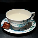 エクアトゥール - ハーブティー、カヌレ