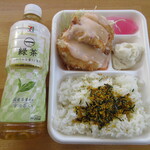 くいしんぼ如月 - チキンナンバン弁当 530円　(2020.2)　※ ペットボトルは別店舗で購入
