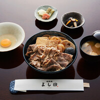 黒毛和牛のすき焼き丼（生卵付き）