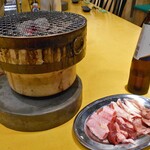 赤身肉とホルモン焼き コニクヤマ - 焼肉用の七輪