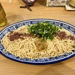 西北拉麺 - 写真撮ったら急いで混ぜ混ぜ、浅いお皿は要注意