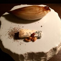 il tram - 前菜 2〜チコリーのロースト ゴルゴンゾーラと松の実