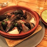 アティコドス - ムール貝のワイン蒸し