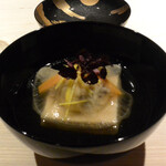 味勧屋 - 舞茸しんじょうと胡麻豆腐の椀物