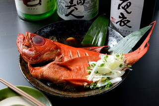 Bishoku Sakedokoro Mon - 下田漁港直送の金目鯛の煮つけ