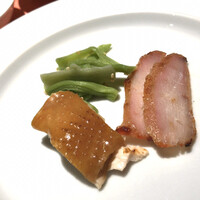 中国飯店 富麗華 - 焼物前菜盆。