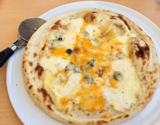 BunaBuna - 5種類のチーズのピッツァ