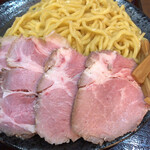 支那そば 僉 - ロゼカラーのチャーシューが旨い！