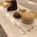 ビュー＆ダイニング コトシエール - プティフール…てんこ盛りver.