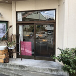 ベーグル研究所matatabi - ピンクのメニュー看板が目印なり(O_O)