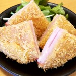 大衆酒場 スシビ  - とろ～りチーズハムカツ(249円)