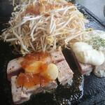 浜茶屋 - ・まぐろステーキ定食 ソースは醤油とチーズ