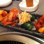 龍叶苑 - キムチ盛り合わせ