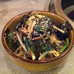 龍叶苑 - ナムルに韓国海苔！これ、旨いです！