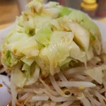 ら～めん ぎょうてん屋 GOLD - 頂上にキャベツ