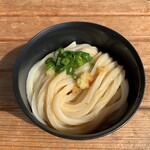 須崎食料品店 - うどん・冷・小。230円。出汁醤油多めに。